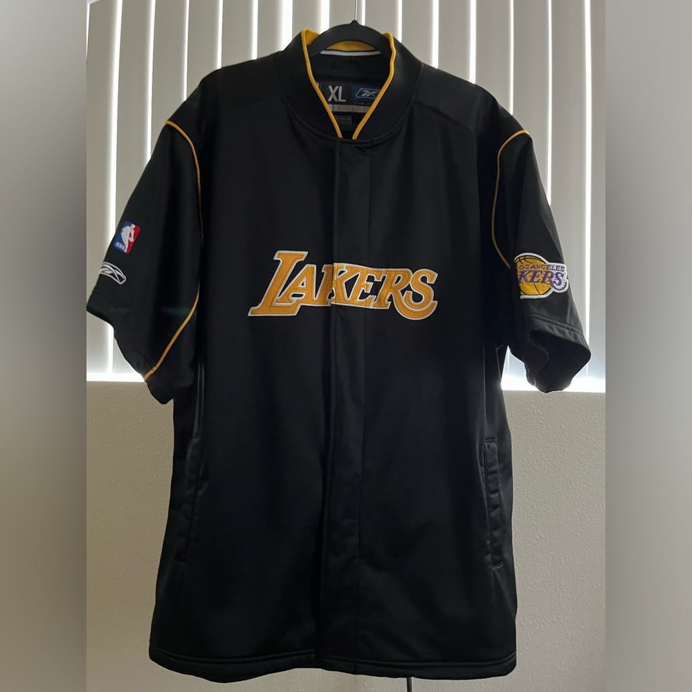 Lakers warm-up top